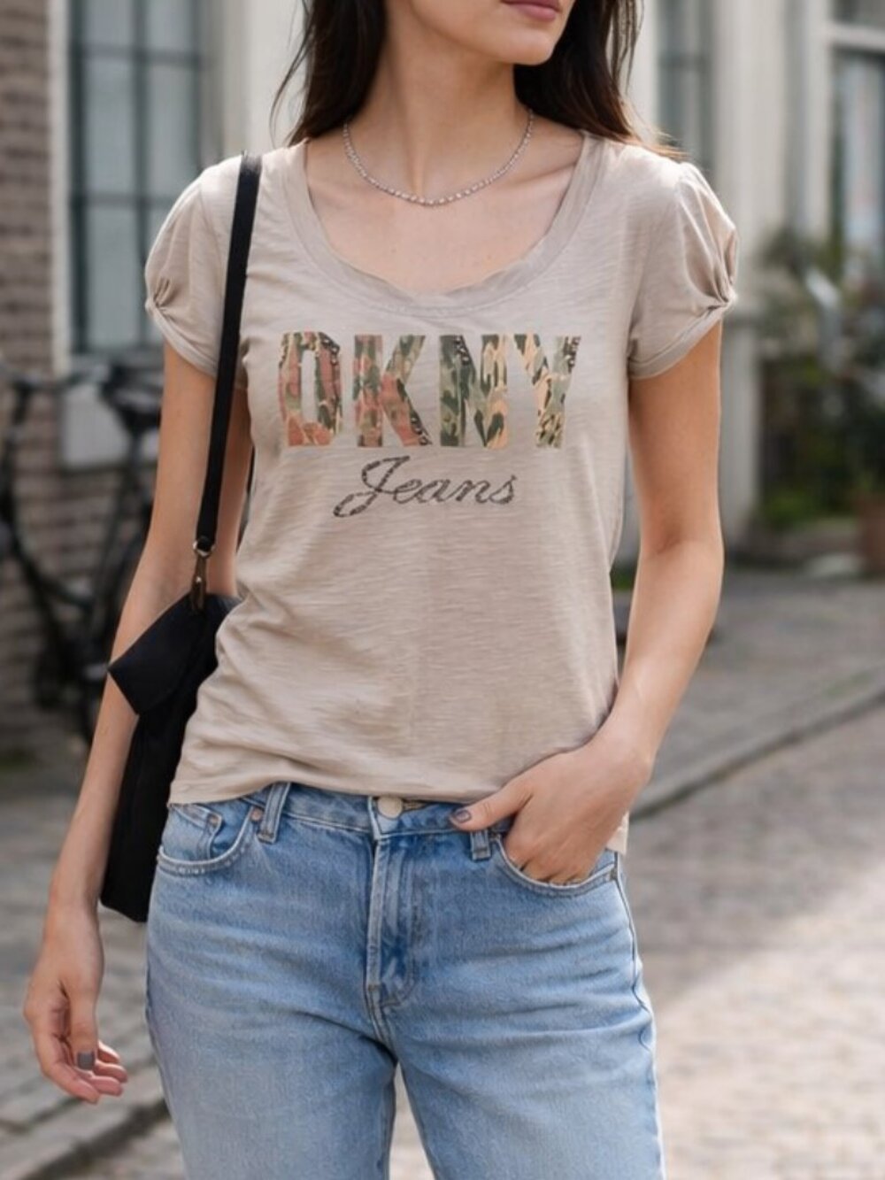 DKNY Jeans Graphic Tee Beige Logo Top Short Sleeve Size M